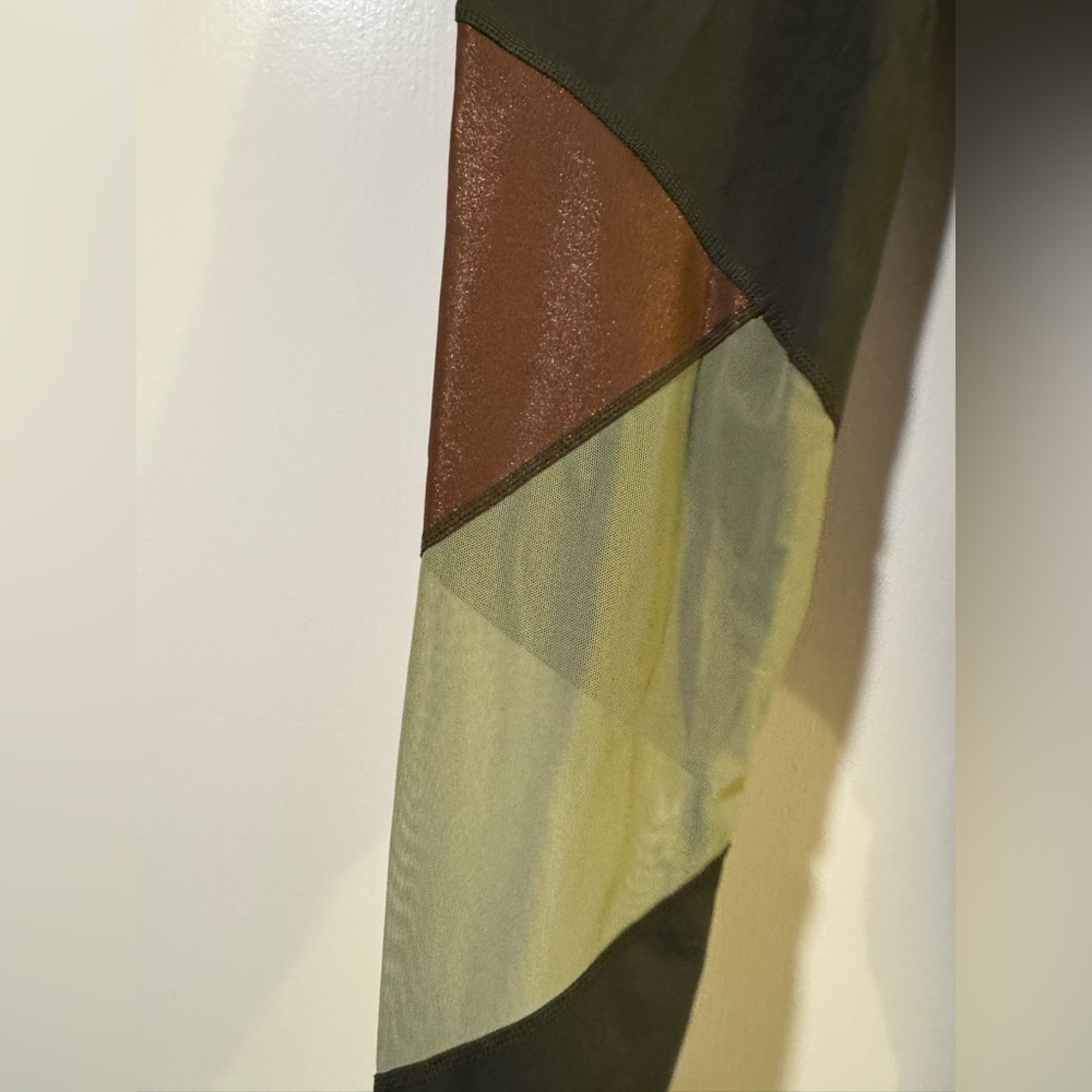JoyLab Colorblock Leggings with mesh blocking size small - Picture 2 of 4